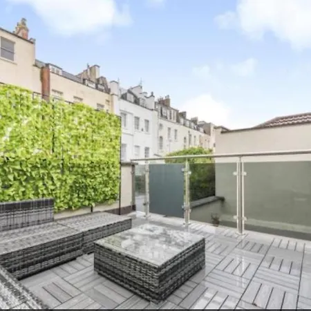 Trendy Clifton Village Mews House