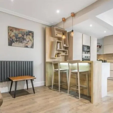 Trendy Clifton Village Mews House